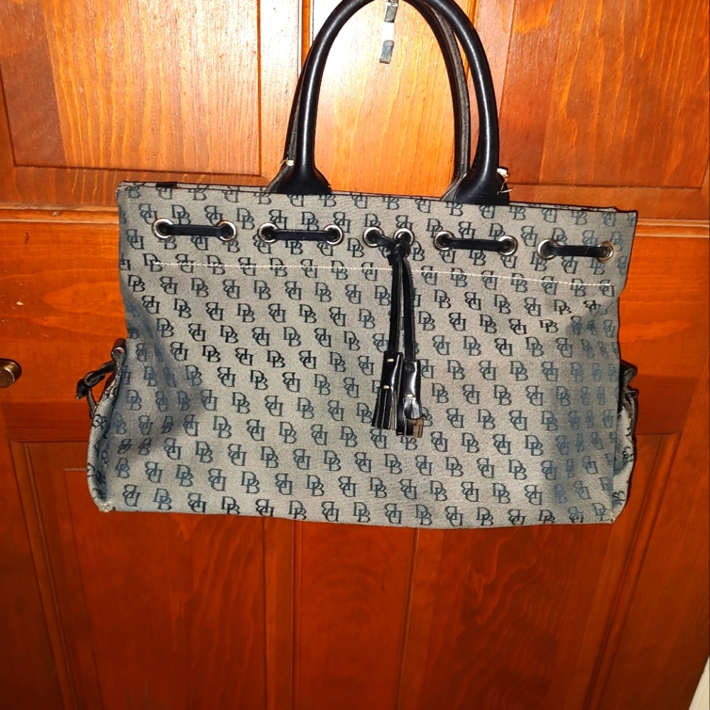 Dooney an Bourke purse